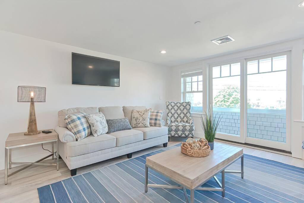 Downtown Plymouth Waterfront Luxury Condos Bagian luar foto